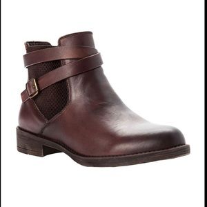 Propet Leather Booties in Brown. Sz 9WW